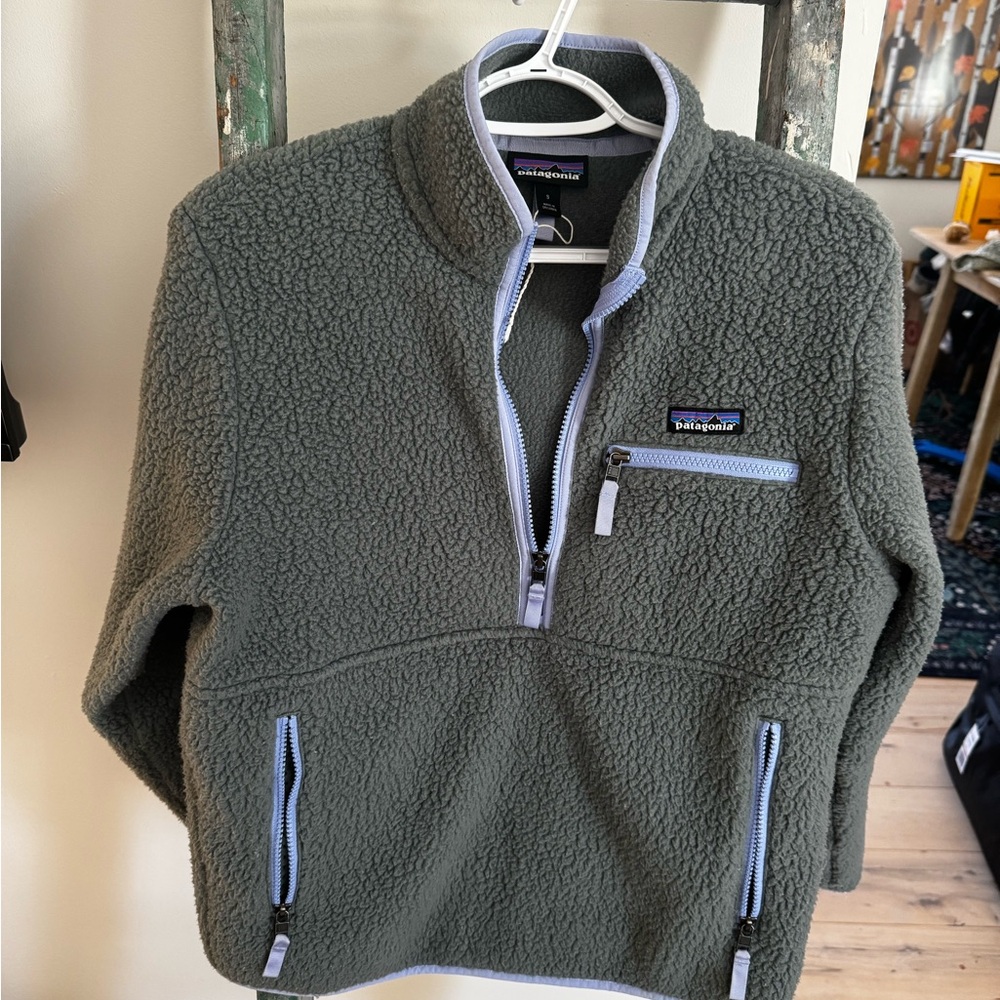 Patagonia Olive Fleece Jacket with Blue Accents